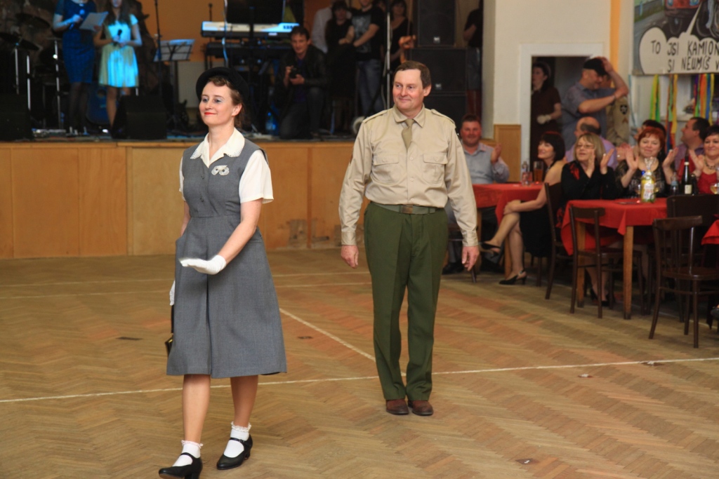 2015 - ples 22. ZŠ - módní přehlídka 1